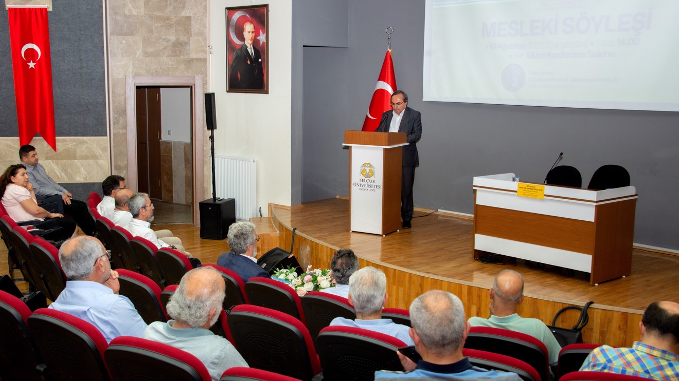 IRCICA Genel Direktörü Kılıç, Selçuk Üniversitesinde “mesleki söyleşi” gerçekleştirdi